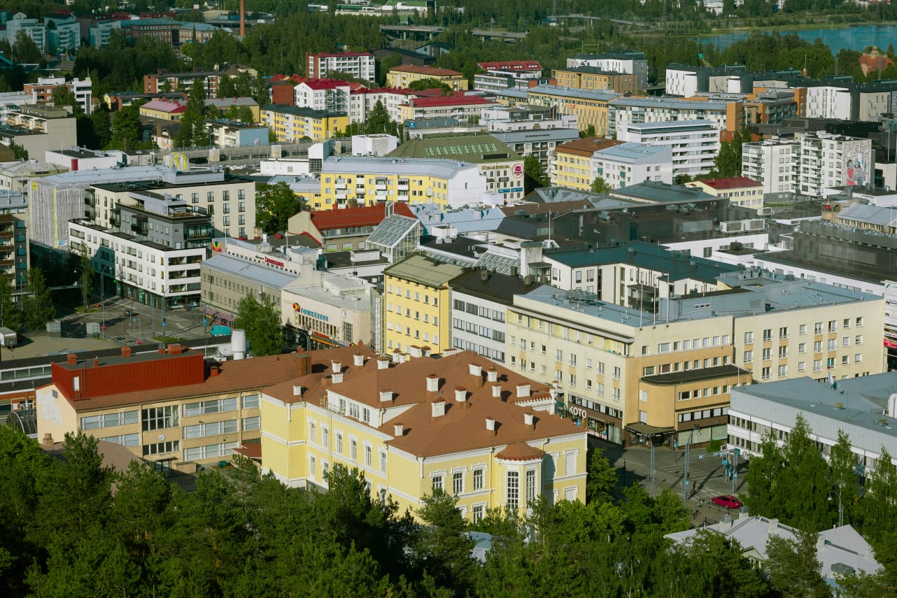 Best Small Towns for Seniors Who Prefer a Quiet Travel Experience